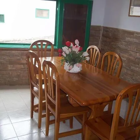 Sleeps 6 Wifi Апартаменты