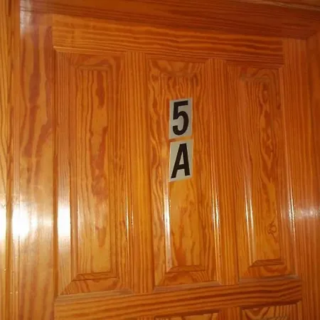 Sleeps 6 Wifi Апартаменты