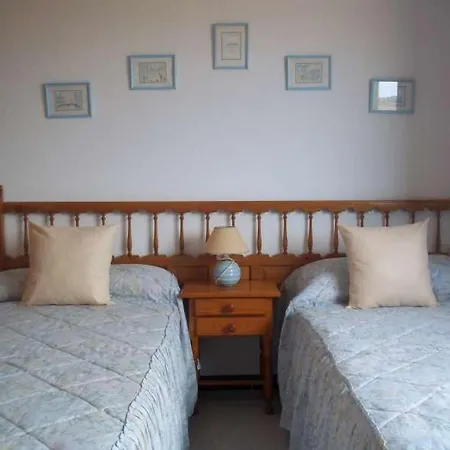Апартаменты Sleeps 6 Wifi *