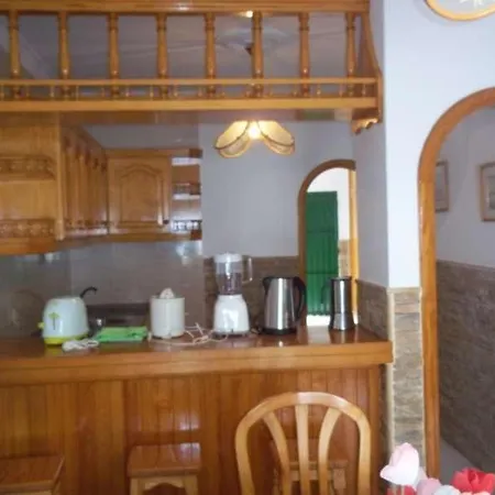 Апартаменты Sleeps 6 Wifi Ла-Коста